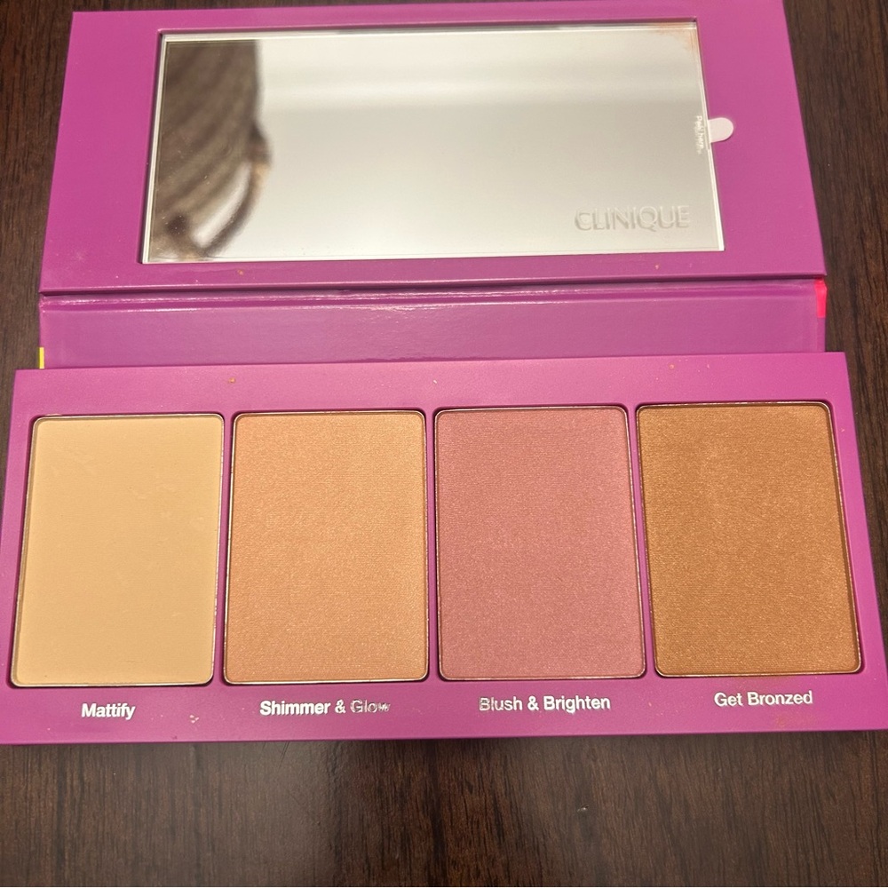 NEW Clinique “Glow all out” face pallet (medium to deeper skin tones) - Picture 7 of 8